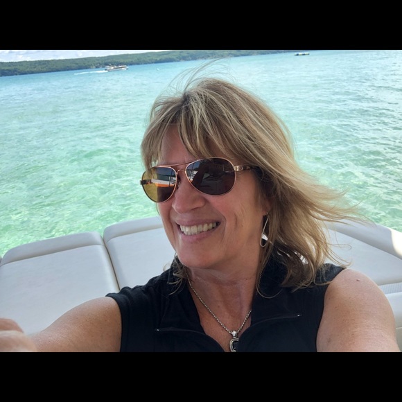 Meet your Posher, Lisa - Picture 1 of 1